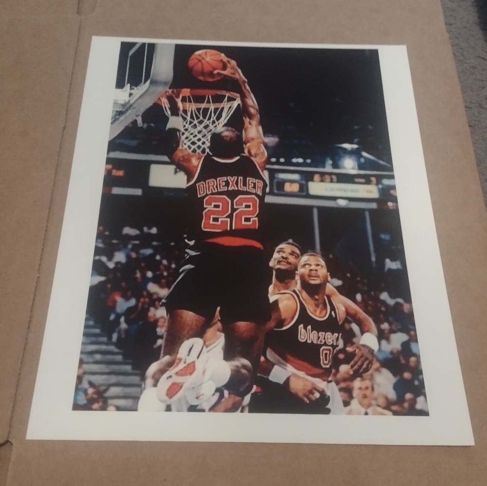 CLYDE THE GLYDE DREXLER BLAZERS SLAM DUNK💥8.5x11 ULTRA PREMIUM GLOSSY POSTER🔥